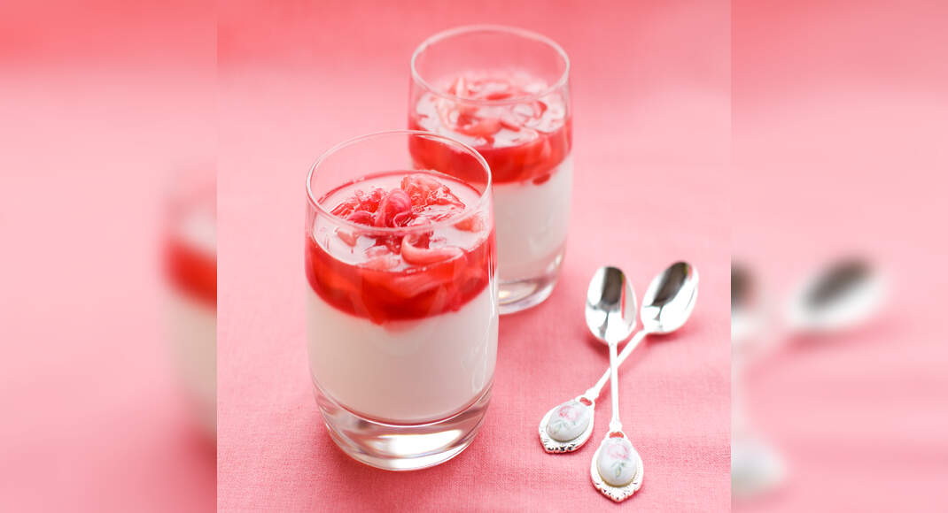 Rhubarb Fool Recipe: How to Make Rhubarb Fool Recipe | Homemade Rhubarb Fool Recipe