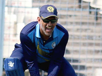 India v Australia: Dhoni visits JSCA stadium, takes a look at pitch for 3rd Test