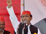 Akhilesh Yadav added to the verbal exchanges