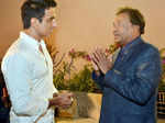 Sonu Sood chatting with Niraj Bajaj at Felictation Dinner of Anmol Malik