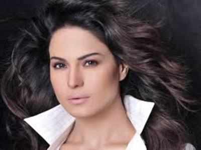 Pakistani actress Veena Malik gets divorce Hindi Movie News