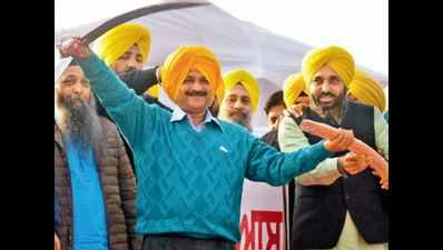 Arvind Kejriwal's party fails to shrug off `outsider' tag