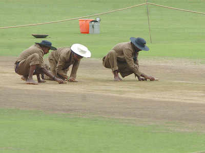 India v Australia: Chris Broad rates Bengaluru pitch 'below average'; No ICC sanctions