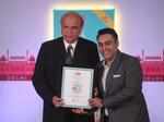 SM Khan presents Restaurateur of the year award