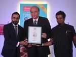SM Khan presents restaurant of the year award