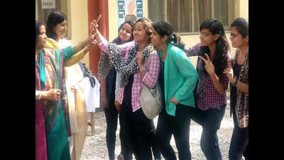60% girls surveyed in Dehradun grapple with selfie addiction