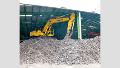 HSR Layout residents stop garbage trucks from entering compost plant
