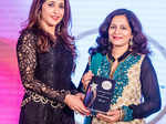 Sakshi Seetha receives the Rudraksha Therapy award for Rudralife from Krishika Lulla