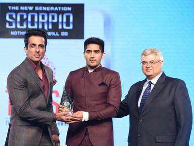 Vijender Singh wins Mahindra Scorpio TOISA Tough and Rugged Boxer of the Year award