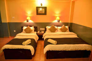 Hotel Silver Oaks Inn