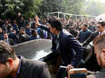 Shah Rukh greets crazy fans