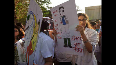 Mumbai doctors receive show-cause notice over ongoing strike