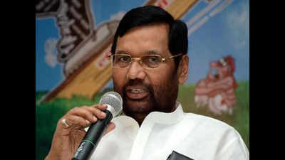 Complaint lodged against Paswan over 'langda' remarks