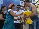 Akshay Kumar gets felicitated as Manoj Bajpayee and Taapsee Pannu look on