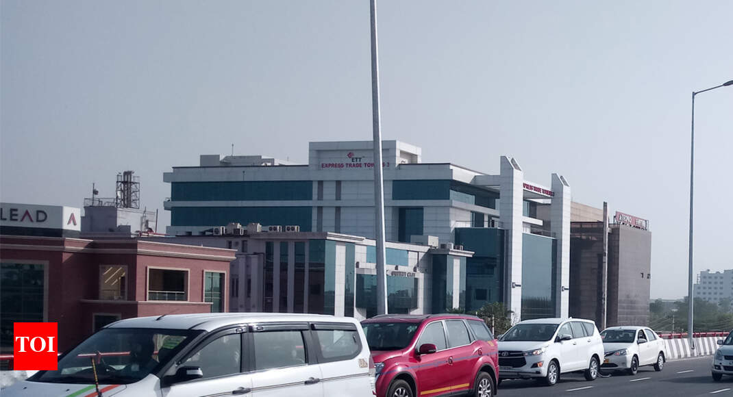 Hero Honda Chowk flyover One side of Hero Honda flyover open for