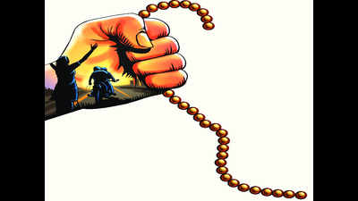 Vadodara: Duo snatch woman's gold chain, flee in a car