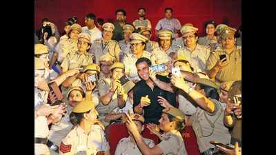 Akshay Kumar: I have never seen so many women in uniform together before