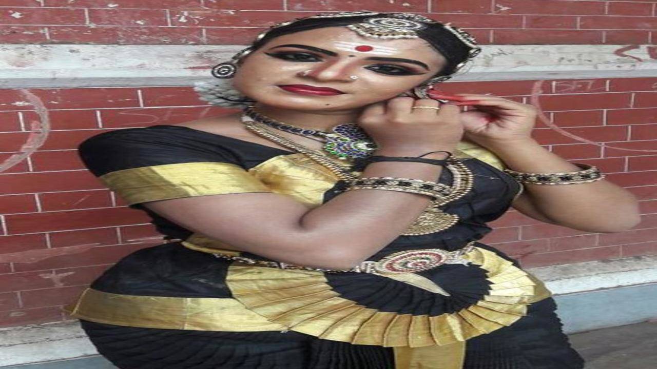 IT'S PG'LICIOUS | Indian classical dancer, Bharatanatyam makeup,  Bharatanatyam poses