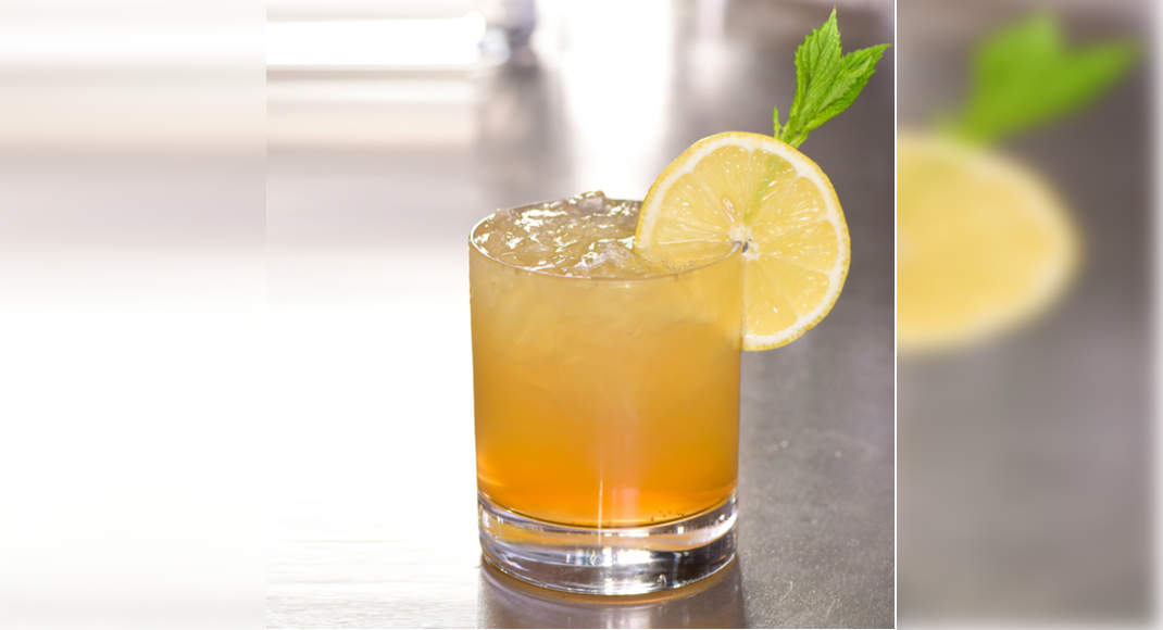Whiskey Lemonade Recipe: How to Make Whiskey Lemonade ...
