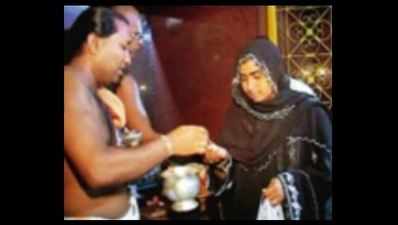 Muslims offer prayers at Kadapa temple on Ugadi