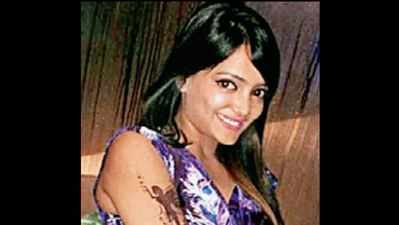Ex-airhostess and mafia moll held in Kolkata by Andhra police