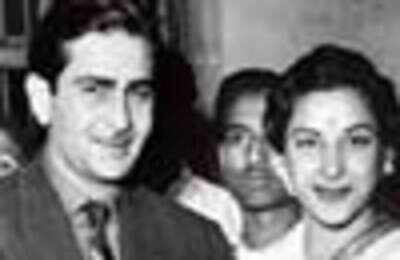 No Raj-Nargis film, Yash-Raj: Kapoors | Hindi Movie News - Times of India
