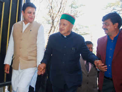 Virbhadra charged in DA case, HC removes stay on arrest