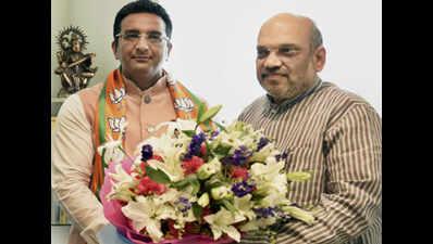 Former SP spokesperson Gaurav Bhatia joins BJP