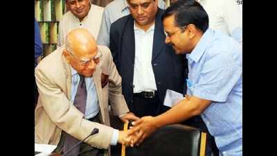 Ram Jethmalani bills Arvind Kejriwal Rs 3.42 crore, Delhi government wants taxpayers to pay