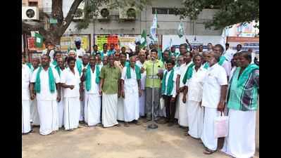 Madurai farmers stage protest