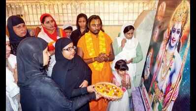 Muslim women in Varanasi perform Ram aarti in Urdu
