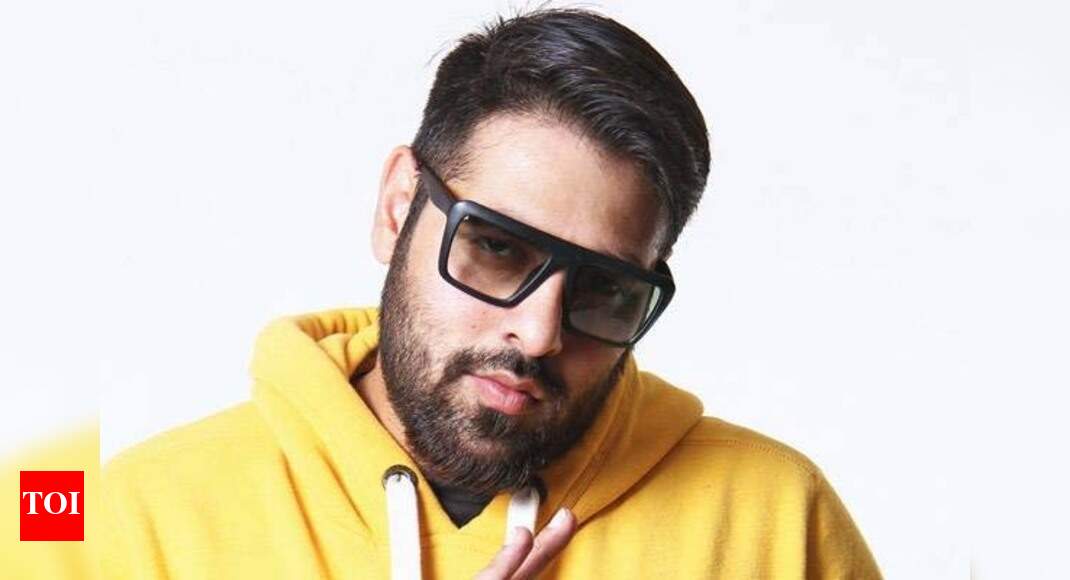 Raveena Tandon Rapper Badshah Serenaded Raveena Tandon Times Of India