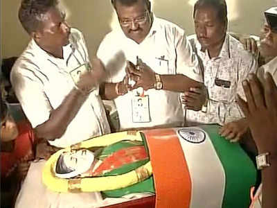 Team OPS puts up Jaya's coffin replica during campaign