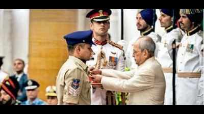 Telangana constable receives Shaurya Chakra