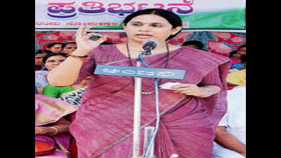 Cash to voters? BJP demands Laxmi Hebbalkar's arrest