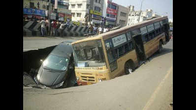 Bus, car trapped as road caves in Chennai