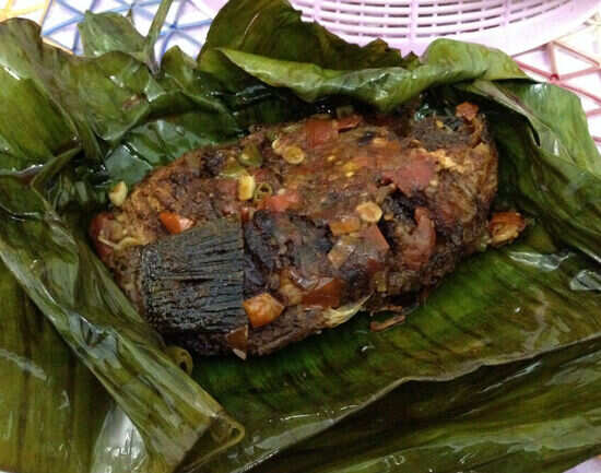 Eat &lsquo;Karimeen Pollichathu&rsquo; like a local