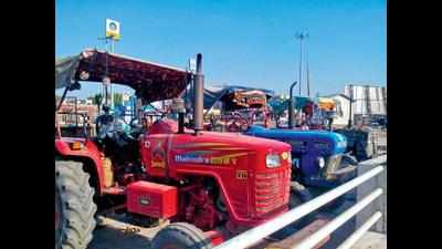 Chhota Udepur police raid illegal sand mine, seize five tractors