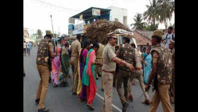 Protest against Tasmac shop turns violent in Tirupur