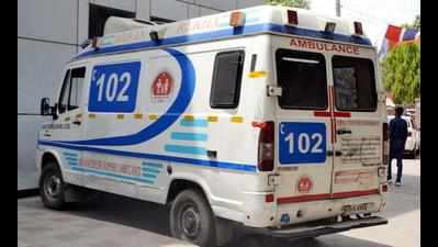 Baby dies at hospital, waiting for ambulance to start