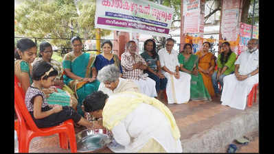 Catholic women activists perform 'washing the feet' ritual