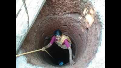 Woman digs a 60-foot deep well all by herself, gets water