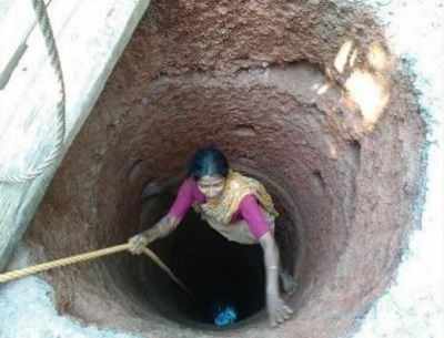 Woman digs a 60-foot deep well all by herself, gets water