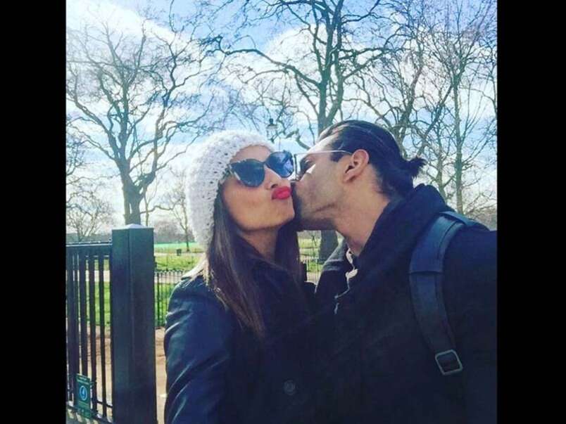 Bipasha Basu shares an adorable picture with Karan Singh Grover