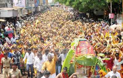 ‘Sacred’ lemon fetches Rs 27,000 at annual temple auction in TN