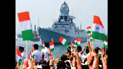 2,000 students among 5,000 wowed by INS Chennai