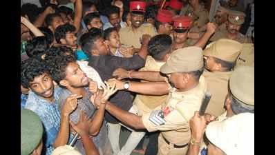 Police evict students protesting Tarun Vijay's visit to Pondicherry University