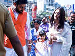 Ash, Abhishek visit Siddhivinayak temple