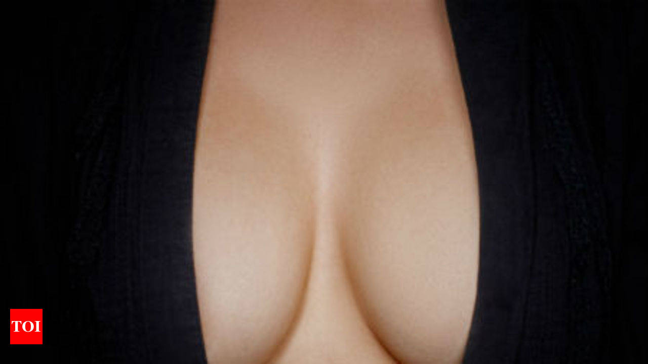 10 Reasons Why Having Small Breasts Is Flat-Out Perfect (GIFS