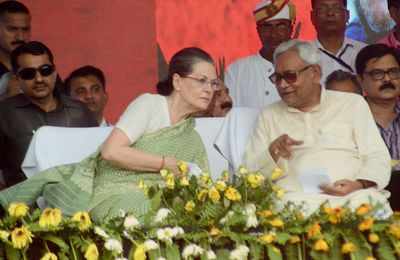 Nitish meets Sonia amid JD(U) plea for common presidential candidate